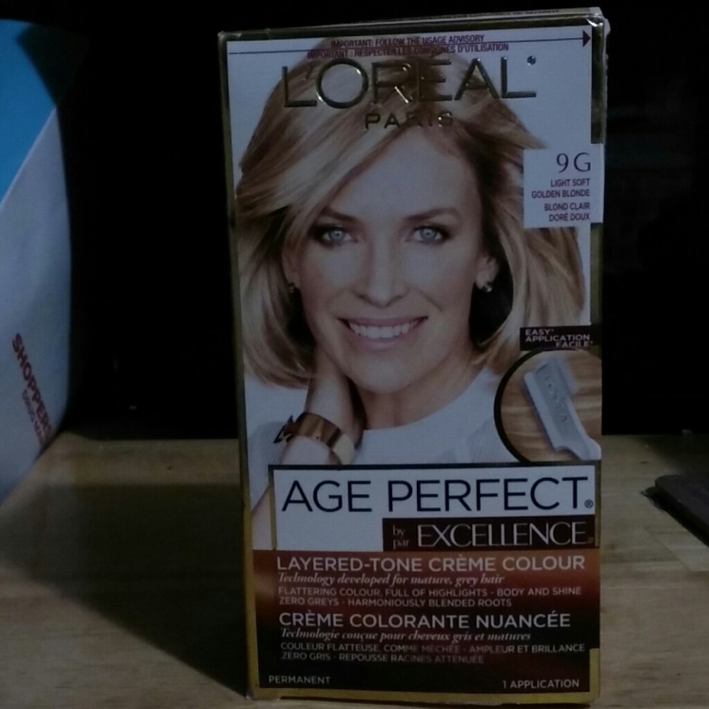 NWOT L'oreal Light soft golden blonde hair colour